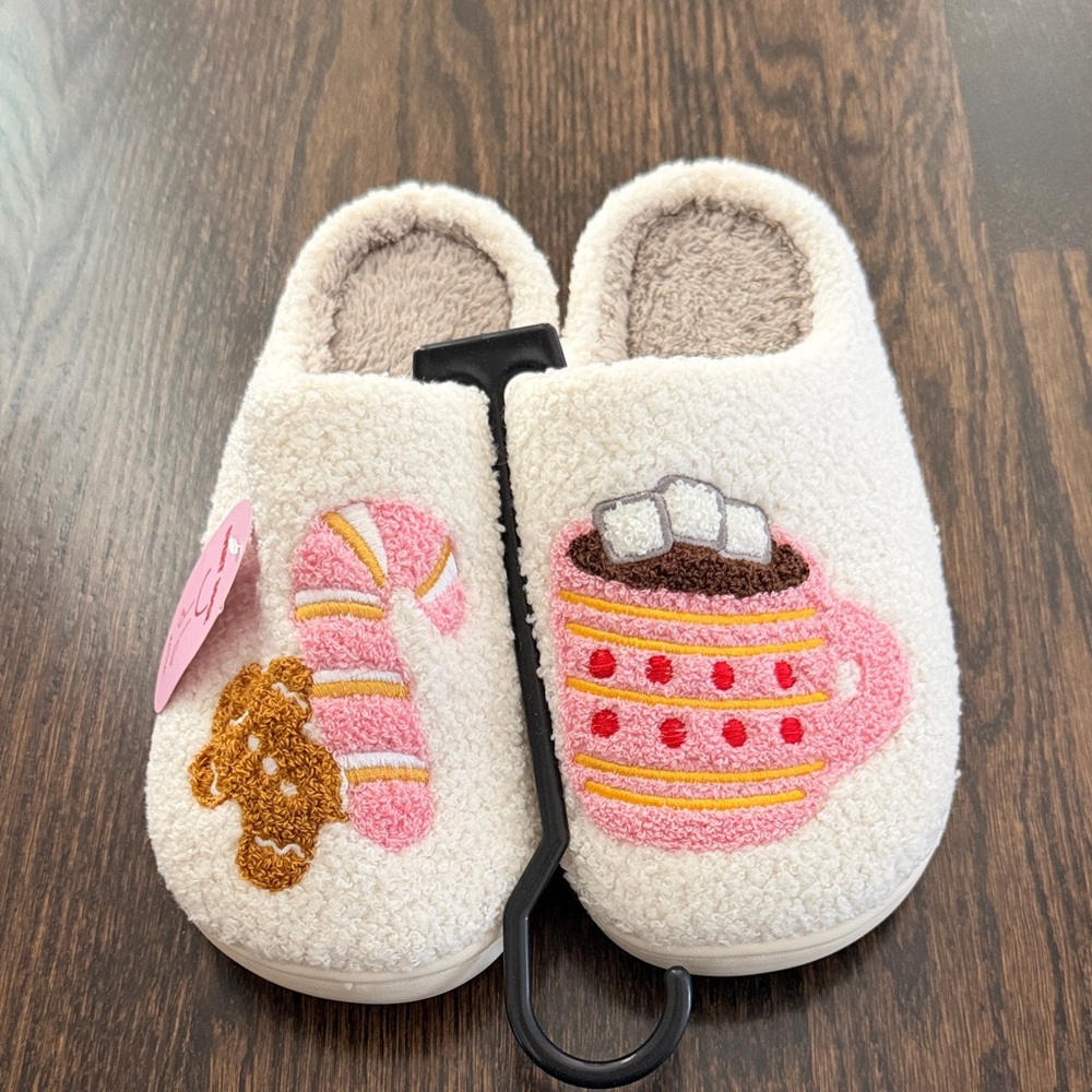 Hot coco gingerbread candy cane slippers m/l
